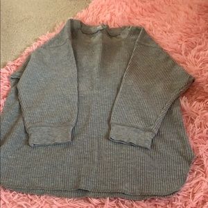 UNIQLO grey quarter length shirt